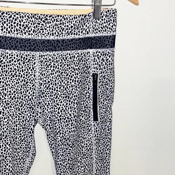 LULULEMON Run Inspire Mesh Black & White Leggings Size 6 EUC - Picture 4 of 9